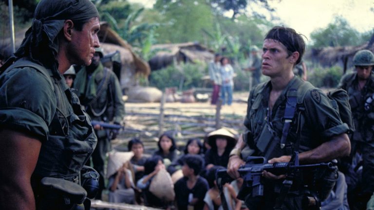 Scene fra Platoon - kamp-patruljen